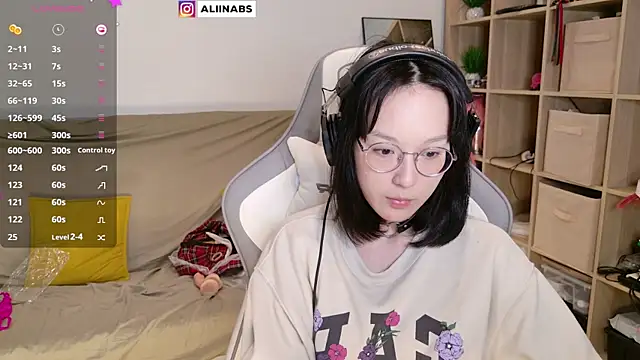 Snapshot of aliiiiiina chatting on 03-21-25, 01:34 aliiiiiina online show from 03-21-25, 01:34