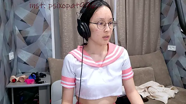 Snapshot of aliiiiiina chatting on 09-22-25, 08:00 aliiiiiina online show from 09-22-25, 08:00