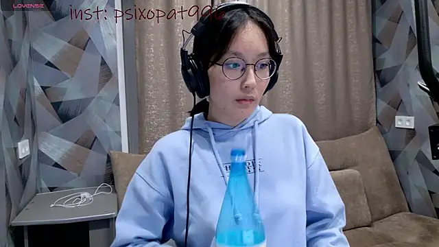 Snapshot of aliiiiiina chatting on 09-28-25, 08:36 aliiiiiina online show from 09-28-25, 08:36