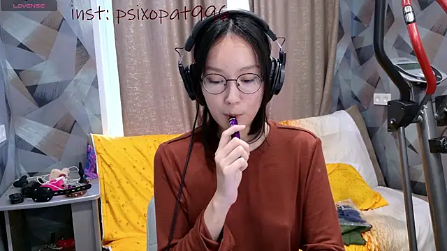 Snapshot of aliiiiiina chatting on 10-14-25, 06:47 aliiiiiina online show from 10-14-25, 06:47