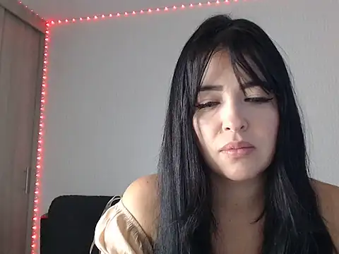 Aleska  Bell online show from 07-10-26, 04:09