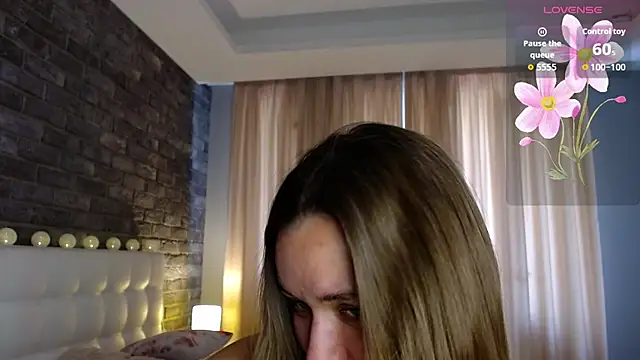Snapshot of starrydoll chatting on 05-11-26, 11:16 starrydoll online show from 05-11-26, 11:16