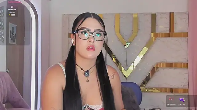 sophy champagne online show from 05-13-26, 01:36