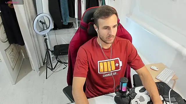 Snapshot of Raamoss chatting on 09-13-25, 03:12 Raamoss online show from 09-13-25, 03:12