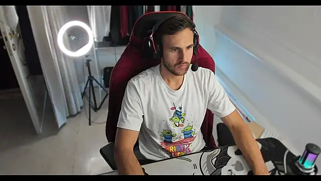 Snapshot of Raamoss chatting on 09-16-25, 12:55 Raamoss online show from 09-16-25, 12:55