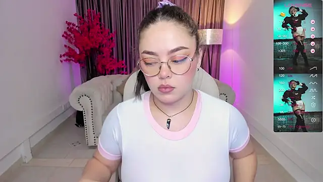 Snapshot of emmy_walker chatting on 02-05-25, 10:51 emmy walker online show from 02-05-25, 10:51