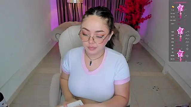 Snapshot of emmy_walker chatting on 02-16-25, 11:16 emmy walker online show from 02-16-25, 11:16