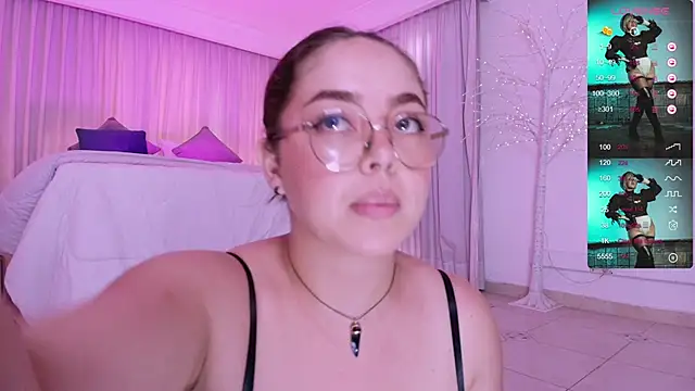 Snapshot of emmy_walker chatting on 02-22-25, 01:57 emmy walker online show from 02-22-25, 01:57