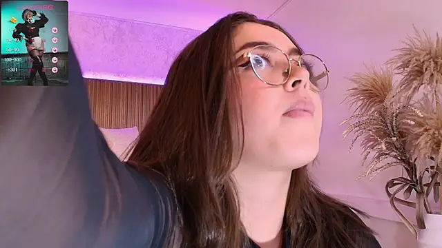 Snapshot of emmy_walker chatting on 03-10-25, 05:18 emmy walker online show from 03-10-25, 05:18