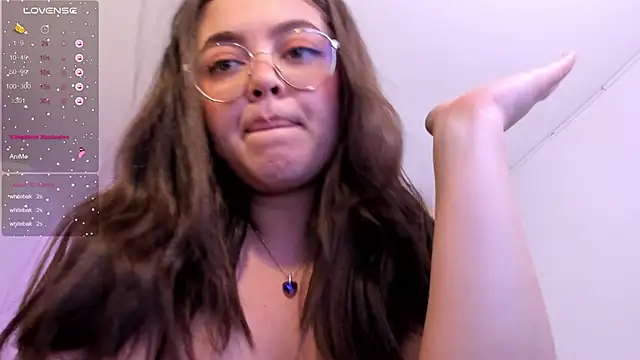 Snapshot of emmy_walker chatting on 03-17-25, 05:05 emmy walker online show from 03-17-25, 05:05