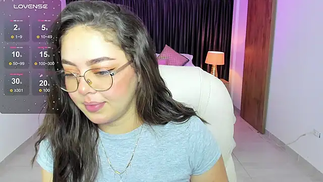 Snapshot of emmy_walker chatting on 03-22-25, 11:00 emmy walker online show from 03-22-25, 11:00