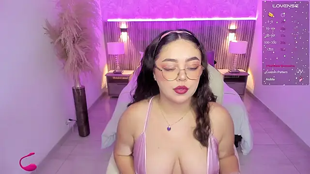 Snapshot of emmy_walker chatting on 09-10-25, 11:10 emmy walker online show from 09-10-25, 11:10