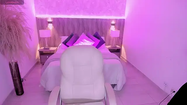 Snapshot of emmy_walker chatting on 09-24-25, 11:02 emmy walker online show from 09-24-25, 11:02