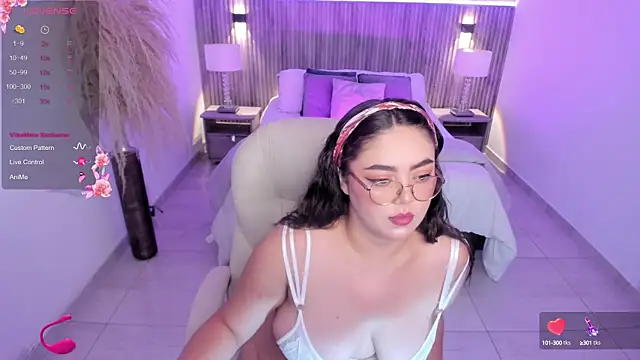 Snapshot of emmy_walker chatting on 09-29-25, 11:04 emmy walker online show from 09-29-25, 11:04