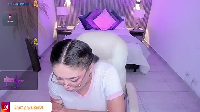 Snapshot of emmy_walker chatting on 10-06-25, 11:07 emmy walker online show from 10-06-25, 11:07