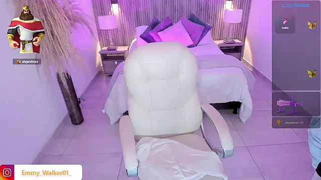 Snapshot of emmy_walker chatting on 10-14-25, 11:11 emmy walker online show from 10-14-25, 11:11