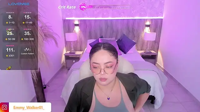 Snapshot of emmy_walker chatting on 10-17-25, 11:02 emmy walker online show from 10-17-25, 11:02