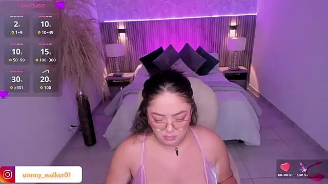 Snapshot of emmy_walker chatting on 10-28-25, 11:14 emmy walker online show from 10-28-25, 11:14