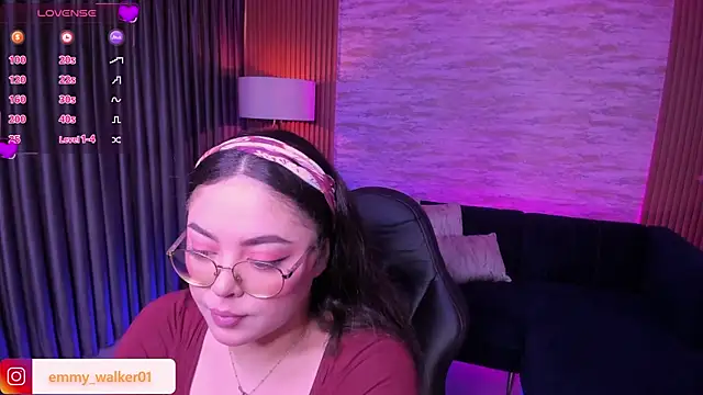 Snapshot of emmy_walker chatting on 11-11-25, 11:10 emmy walker online show from 11-11-25, 11:10