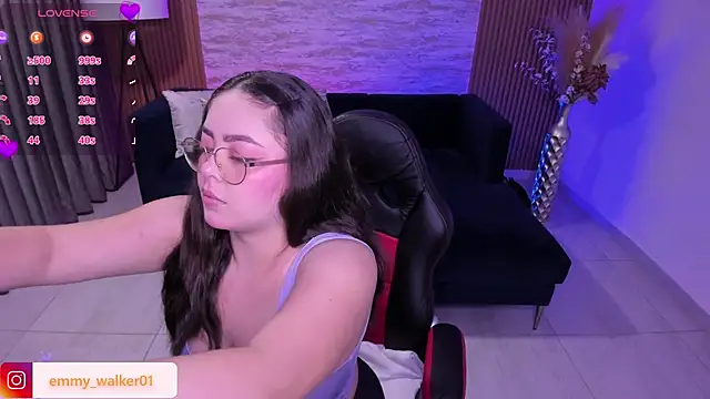 Snapshot of emmy_walker chatting on 12-01-25, 11:04 emmy walker online show from 12-01-25, 11:04