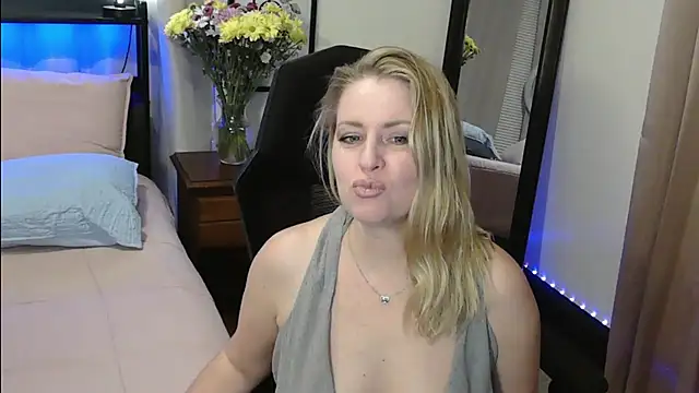 HollieBim online show from 01-19-25, 05:37