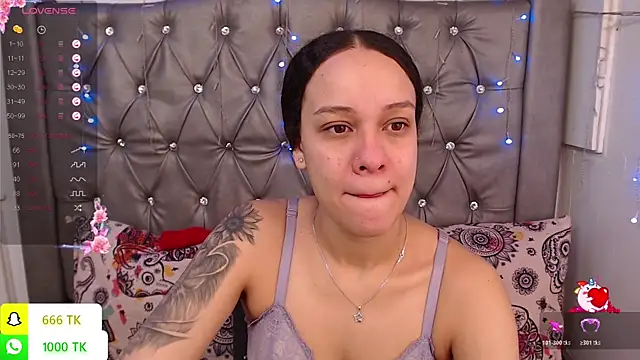 Snapshot of LAILAGUMMY chatting on 06-11-26, 02:48 LAILAGUMMY online show from 06-11-26, 02:48