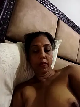 Snapshot of Mahi4luv chatting on 10-19-25, 10:54 Mahi4luv online show from 10-19-25, 10:54