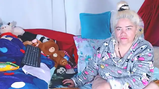 estrellita fugaz16x online show from 11-25-25, 08:14