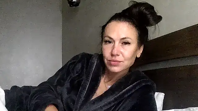JulianaGold1 online show from 10-12-25, 08:41
