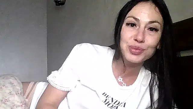 JulianaGold1 online show from 11-19-25, 09:26