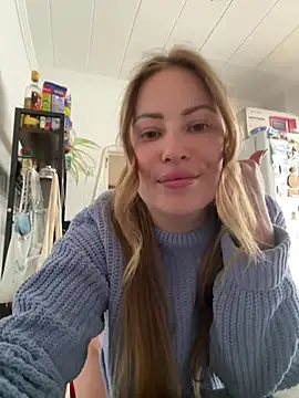 AlisaWhite online show from 04-12-26, 01:05