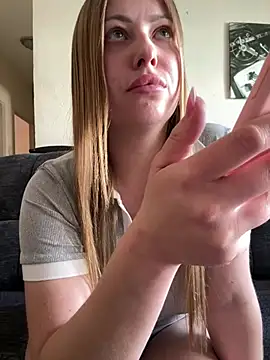 Snapshot of AlisaWhite chatting on 05-05-26, 01:30 AlisaWhite online show from 05-05-26, 01:30
