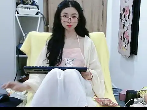 Snapshot of Cute_Ruby01 chatting on 04-04-26, 01:19 Cute Ruby01 online show from 04-04-26, 01:19