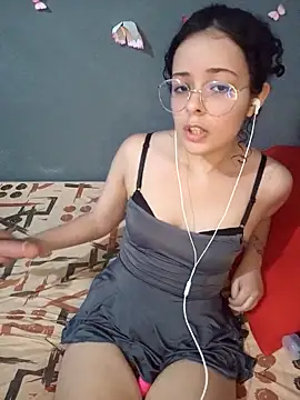 Snapshot of NinaSweet2 chatting on 10-27-25, 04:16 NinaSweet2 online show from 10-27-25, 04:16
