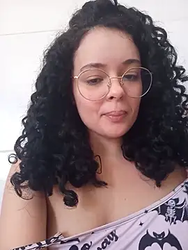 Snapshot of NinaSweet2 chatting on 06-17-26, 04:19 NinaSweet2 online show from 06-17-26, 04:19