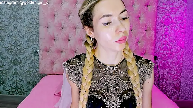 Akilla Queen online show from 10-22-25, 02:01