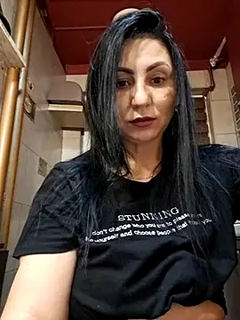 Snapshot of charrlote_love chatting on 03-01-25, 05:27 charrlote love online show from 03-01-25, 05:27