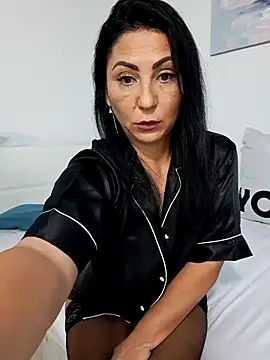 Snapshot of charrlote_love chatting on 10-06-25, 02:03 charrlote love online show from 10-06-25, 02:03