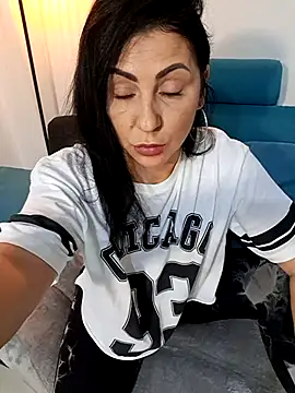 Snapshot of charrlote_love chatting on 11-08-25, 02:39 charrlote love online show from 11-08-25, 02:39