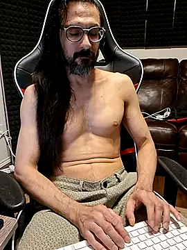 Snapshot of Youreherewithme chatting on 05-18-26, 12:07 Youreherewithme online show from 05-18-26, 12:07