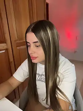 Snapshot of Miss_valeriaa chatting on 04-22-26, 04:19 Miss valeriaa online show from 04-22-26, 04:19