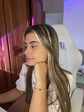 Snapshot of Miss_valeriaa chatting on 06-17-26, 10:54 Miss valeriaa online show from 06-17-26, 10:54