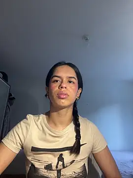 Snapshot of xlovelygirlx chatting on 01-17-25, 10:23 xlovelygirlx online show from 01-17-25, 10:23