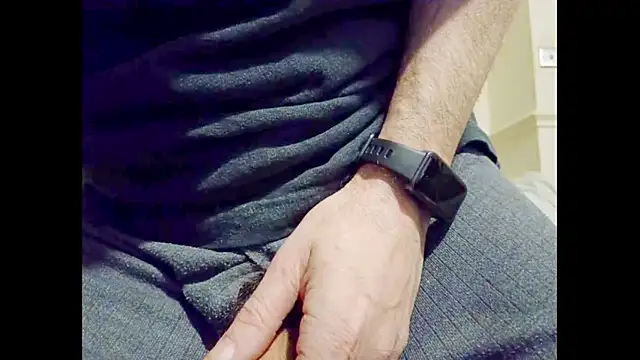 hairyuncut00 online show from 11-24-25, 07:35