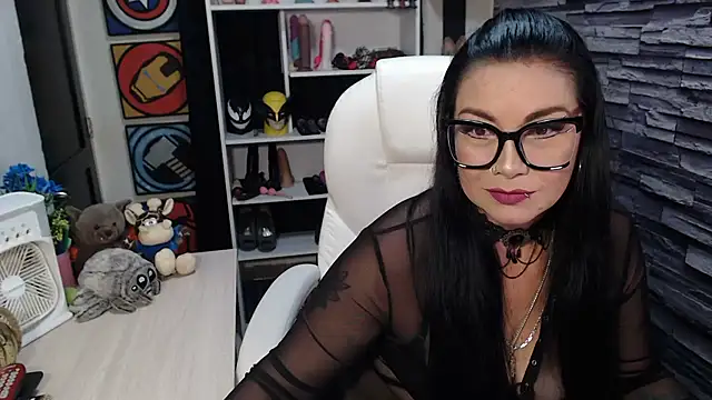 Snapshot of Cruela_deviil chatting on 07-26-26, 06:26 Cruela deviil online show from 07-26-26, 06:26