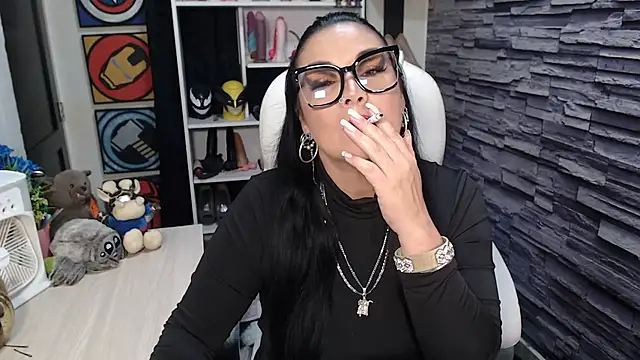 Snapshot of Cruela_deviil chatting on 08-09-26, 09:09 Cruela deviil online show from 08-09-26, 09:09
