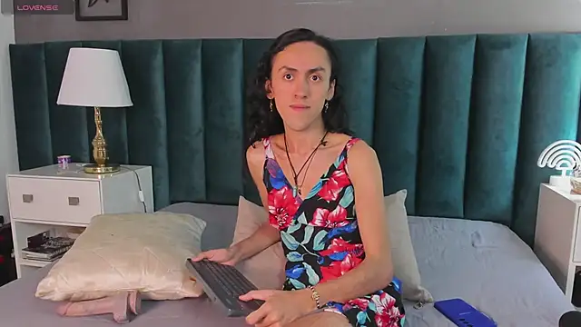 Snapshot of Karol_fenixx chatting on 03-05-25, 04:34 Karol fenixx online show from 03-05-25, 04:34