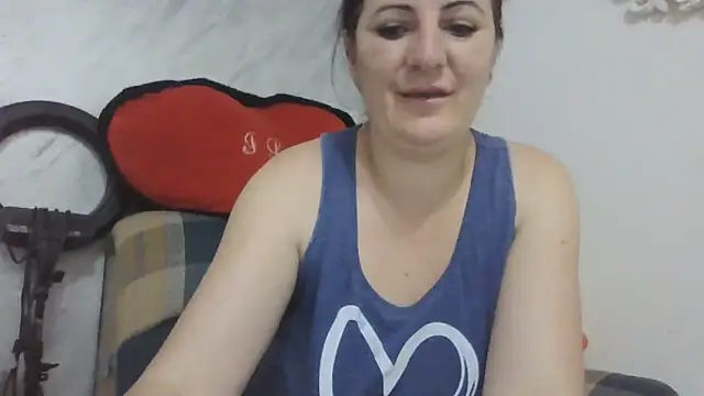 Snapshot of Naughtyredd chatting on 06-07-26, 05:27 Naughtyredd online show from 06-07-26, 05:27