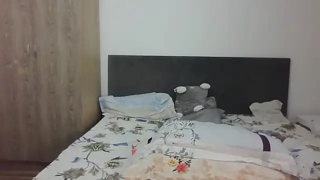 Snapshot of Naughtyredd chatting on 06-12-26, 10:14 Naughtyredd online show from 06-12-26, 10:14
