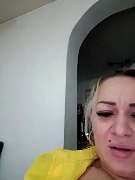 Snapshot of Ruxy42ETT chatting on 02-17-25, 05:25 Ruxy42ETT online show from 02-17-25, 05:25